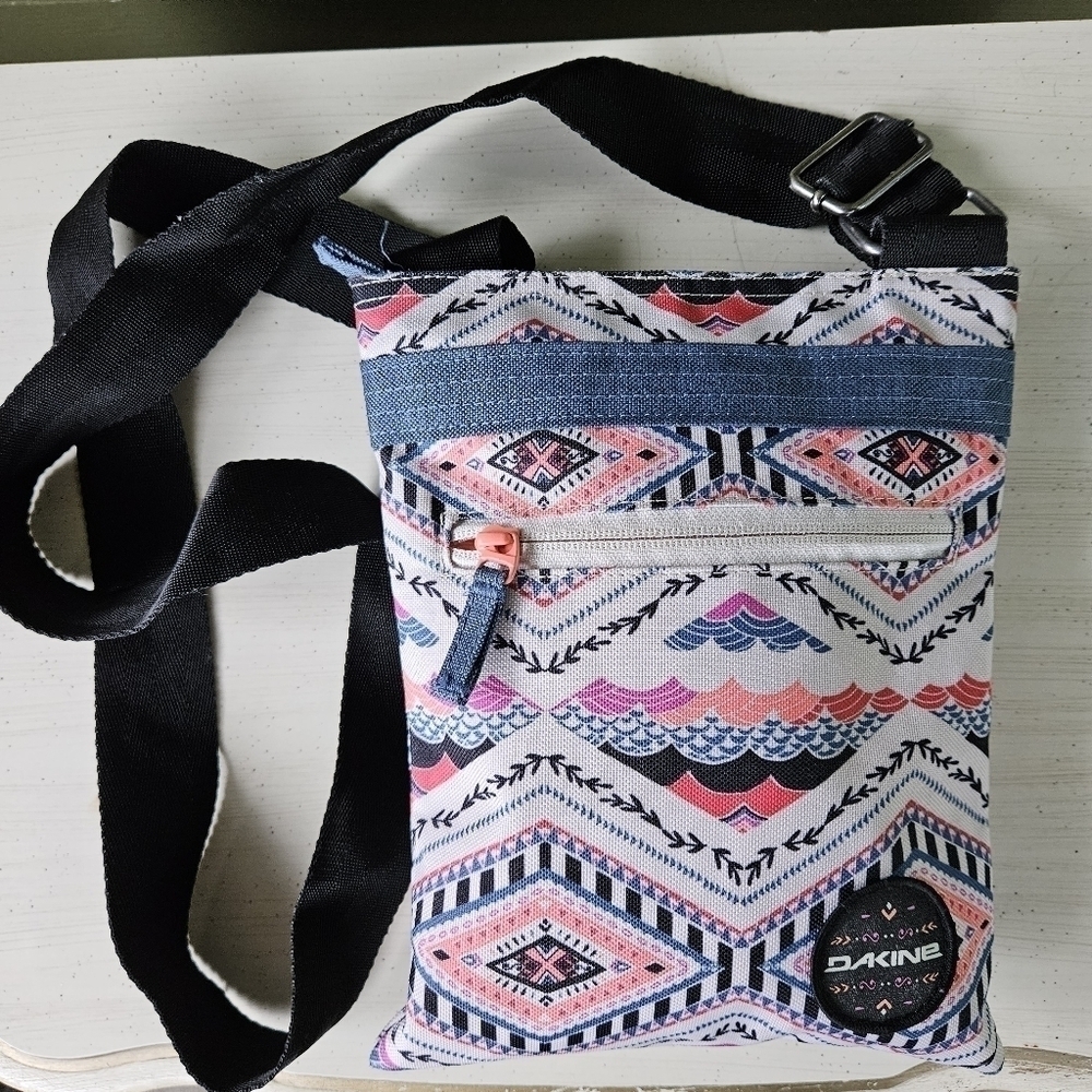 Dakine Jo Jo Crossbody Adjustable Shoulder Strap Bag Purse Petal Maze Print